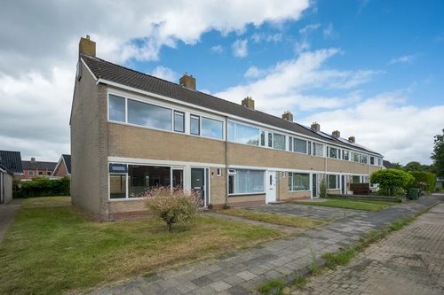 Eengezinswoning, hoekwoning Jensmastrjitte 12 in Augustinusga