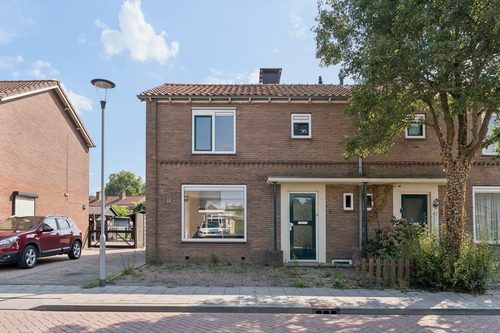 Eengezinswoning, 2-onder-1-kapwoning Beatrixlaan 4 in Dodewaard