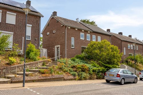 Eengezinswoning, 2-onder-1-kapwoning Amstenraderweg 74 in Hoensbroek