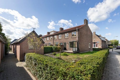Eengezinswoning, hoekwoning van Poelgeestlaan 75 in Hoogmade