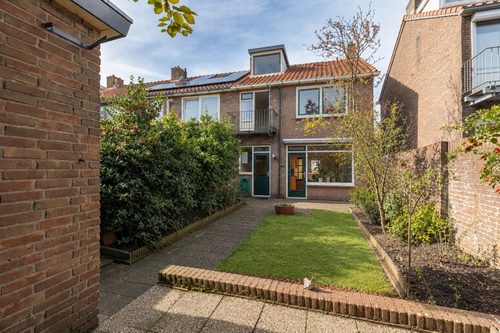 Eengezinswoning, hoekwoning Saturnusstraat 25 in IJmuiden