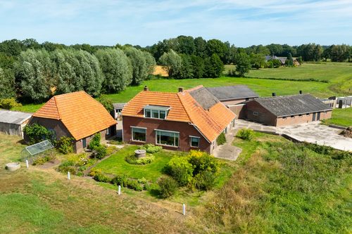Woonboerderij, vrijstaande woning (bedrijfs- of dienstwoning) Pekkeriet 4 in Laren (GE)