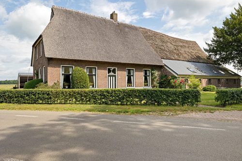 Woonboerderij, vrijstaande woning Burg de Kockstraat 15 in Oosterhesselen