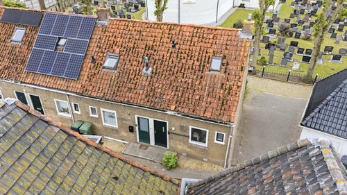 Eengezinswoning, hoekwoning Tsjerkebuorren 15 in Sexbierum